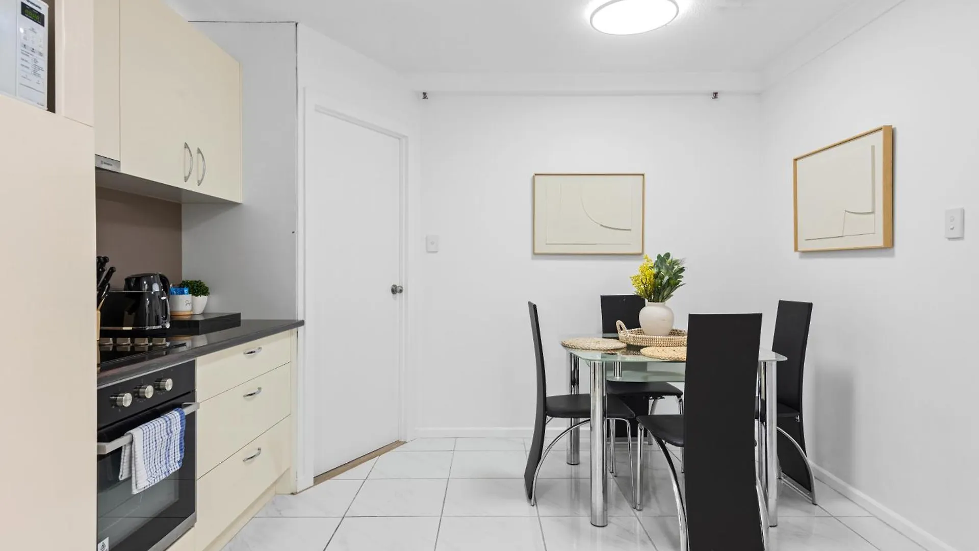 Cbd Apt Near Stadium With Mountain Views! Brisbane 0*,  Australië